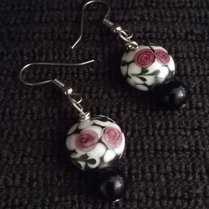 Lampwork lentils on BW w/ pink roses JTS16